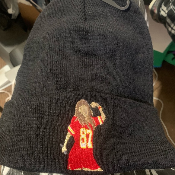 Taylor Swift boyfriends jersey beanie - Picture 2 of 3